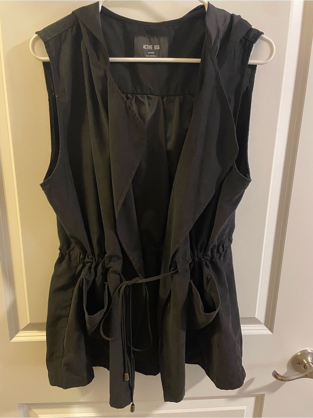 Active USA Black Sleeveless Hooded Tie-Waist Vest with Pockets